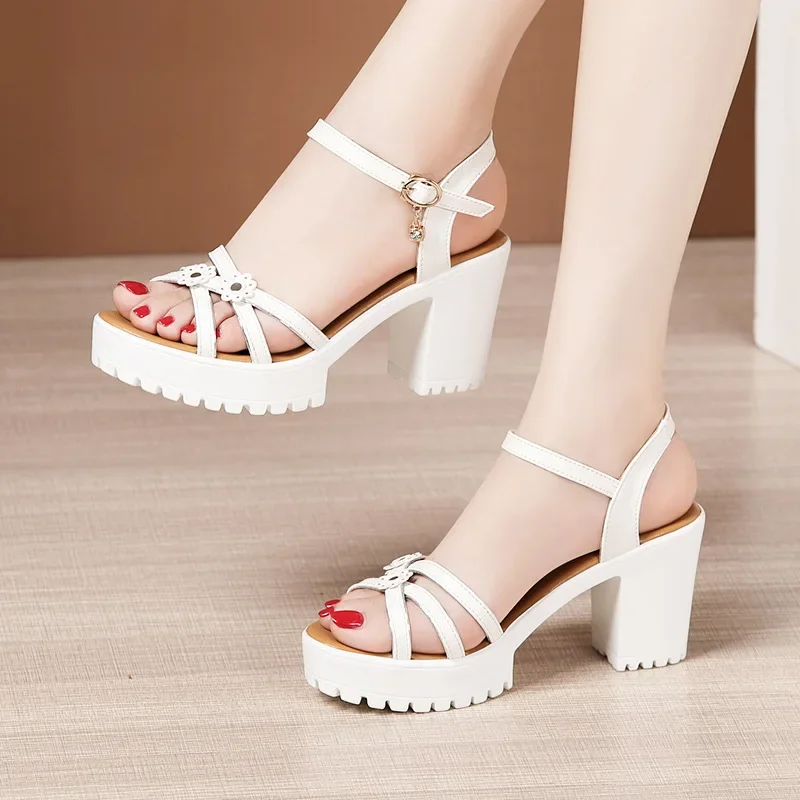 8cmの小サイズ（32-43）エレガントな花柄ソフトレザーシ - Ankle Strap Attachment のレビューと価格